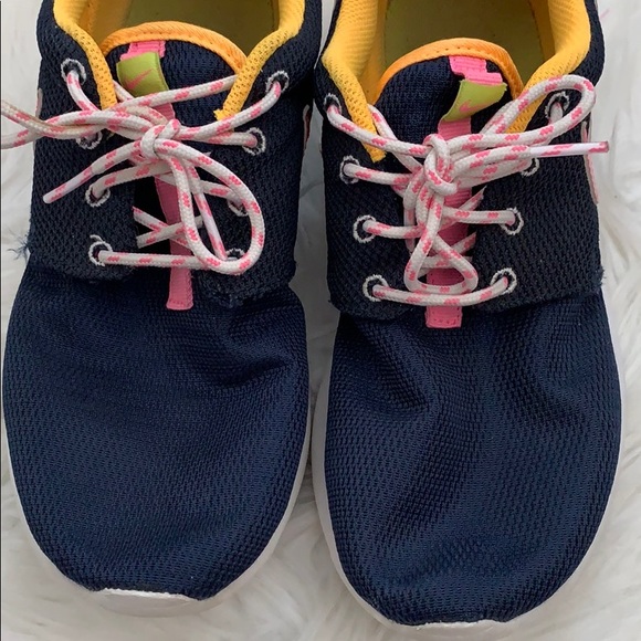 Nike Roshe Run sneakers (youth size) - Picture 4 of 4
